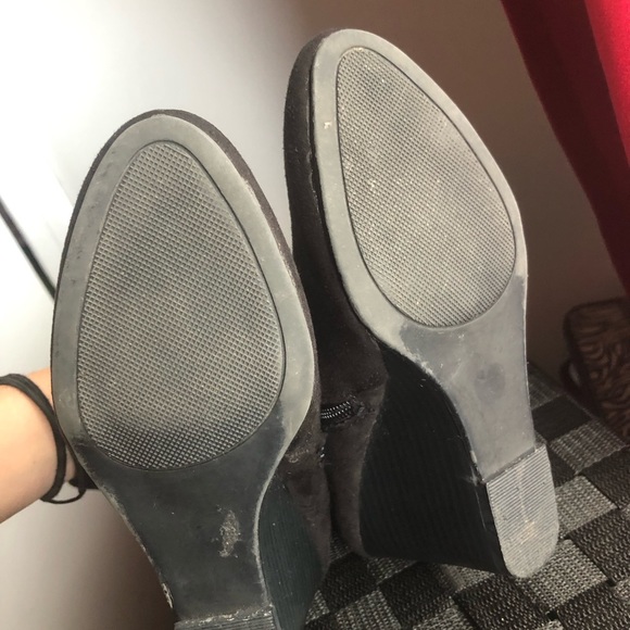 Black Knee High Heeled Boots | Size 5 - Picture 4 of 5